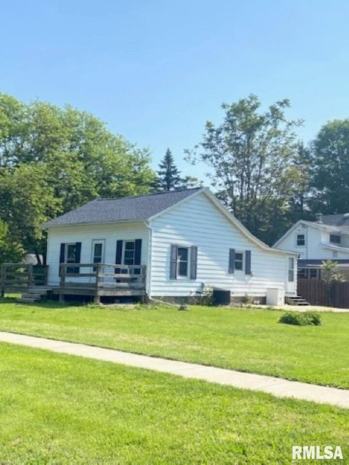 501 S Monroe Street  Mackinaw IL 61755 photo