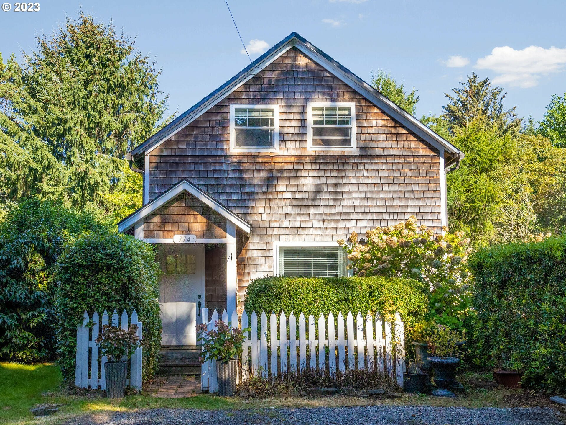 Property Photo:  774 B St  OR 97138 