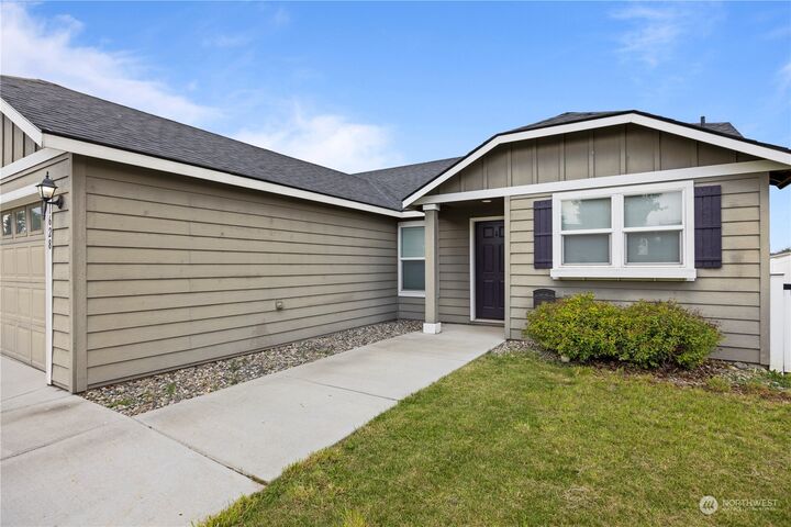 Property Photo:  1628 E Truman Drive  WA 98837 