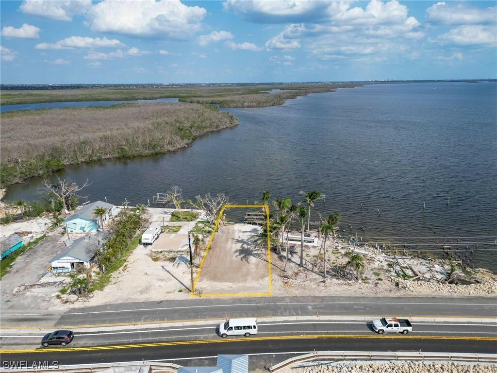 Property Photo:  4225-4227 Pine Island Road NW  FL 33993 