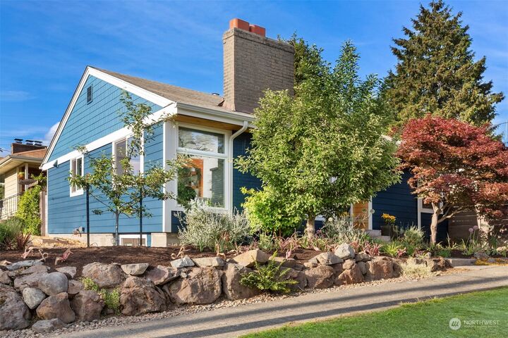 Property Photo: 1204 S Angeline Street WA 98108