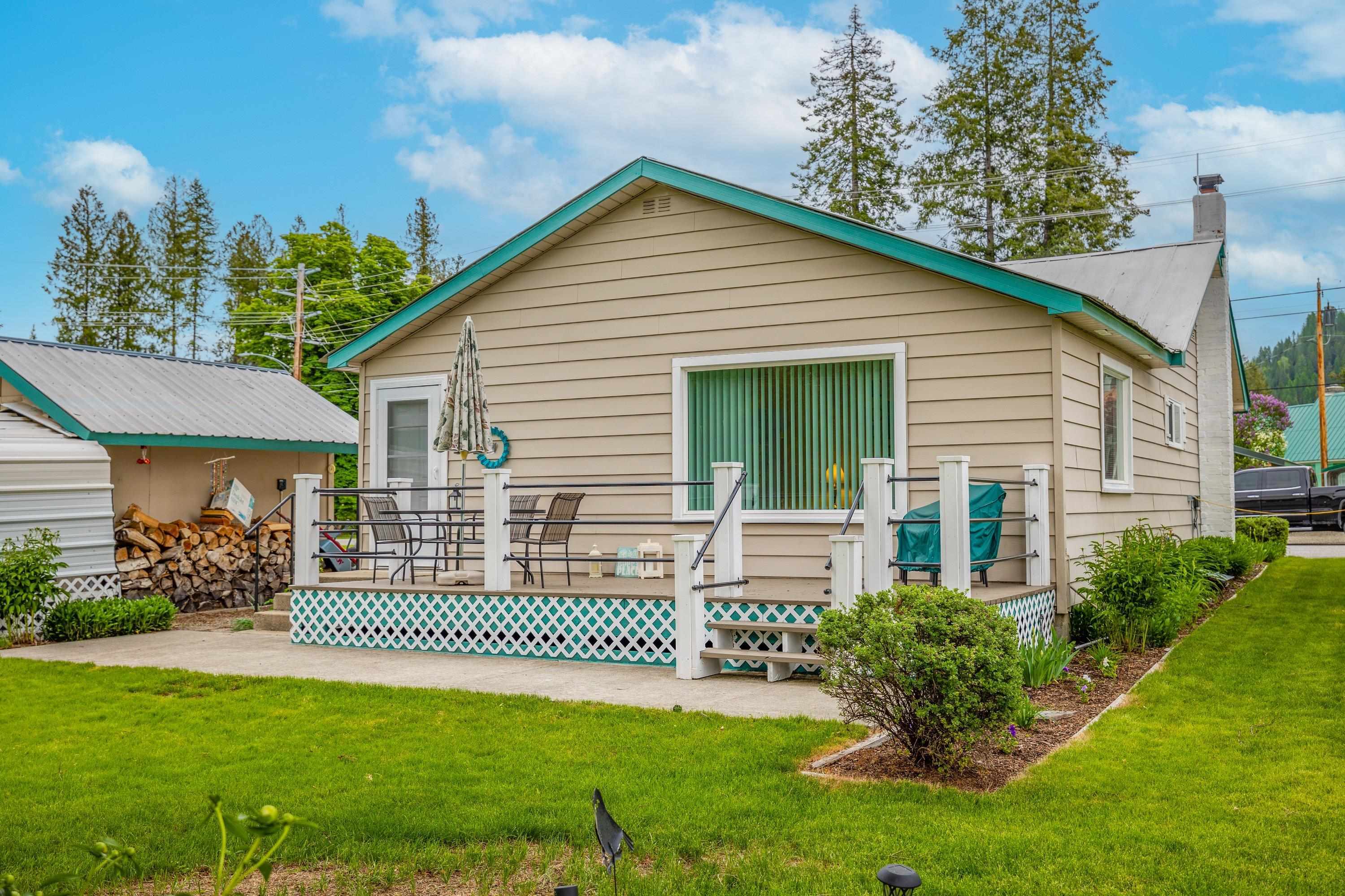 Property Photo:  103 Pend Oreille Blvd  WA 99153 