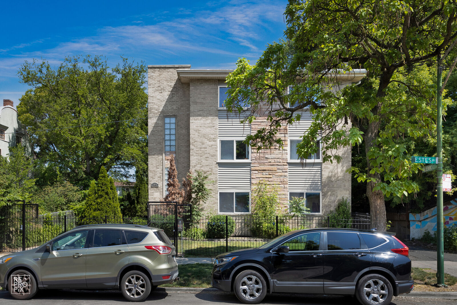 Property Photo: 1404 W Estes Avenue 5B IL 60626