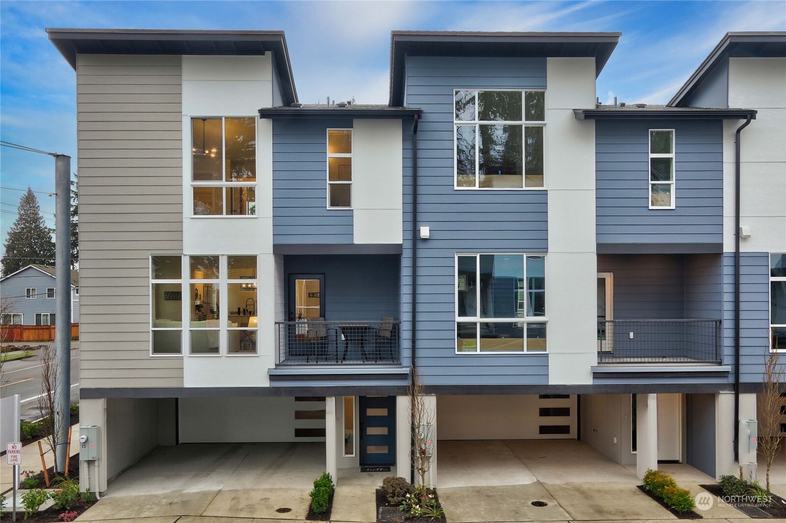 Property Photo:  13710 Ash Way C2  WA 98204 