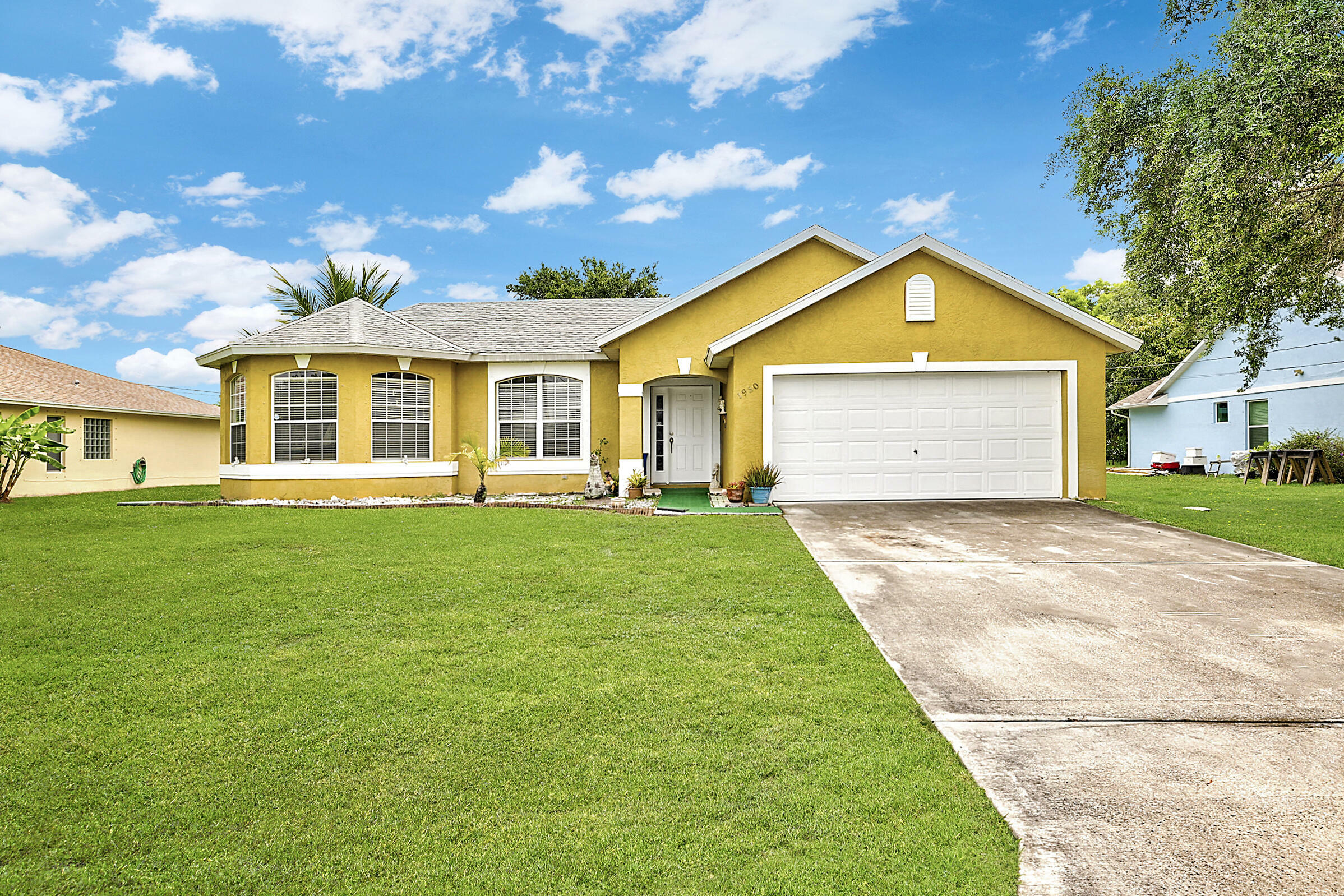 Property Photo:  1950 SE Dranson Circle  FL 34952 