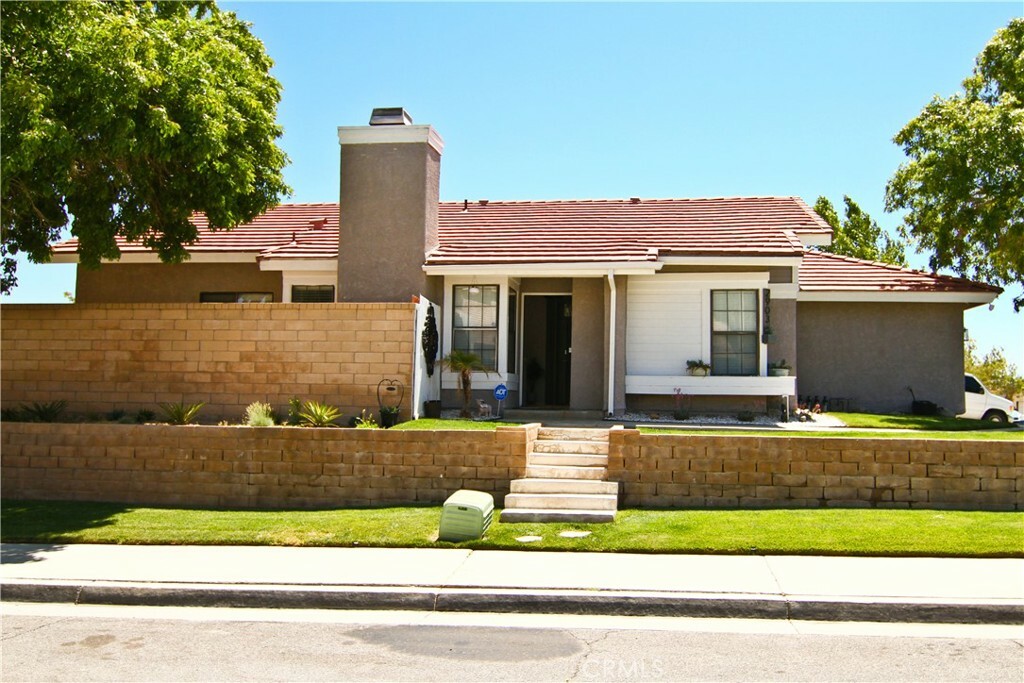 Property Photo: 2903 Fairfield Avenue CA 93550