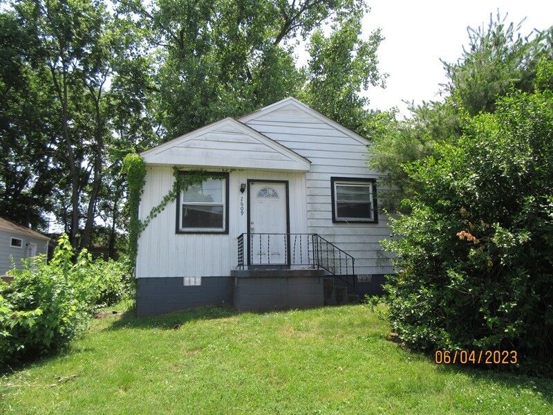 Property Photo: 2609 Jenkins St TN 37208