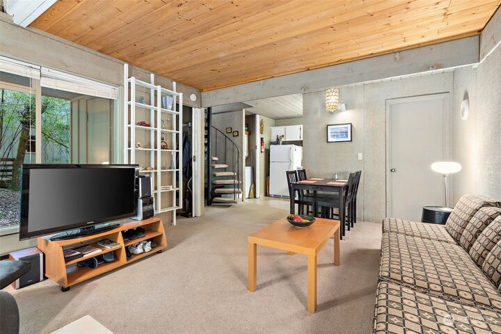 Property Photo:  733 E Promontory Road  WA 98584 