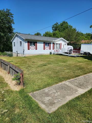 Property Photo: 956 Whitney Street MI 49202