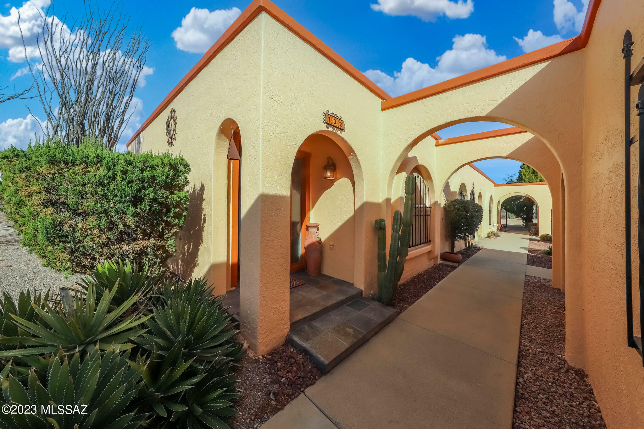 Property Photo: 122 W Calle Del Ano AZ 85614