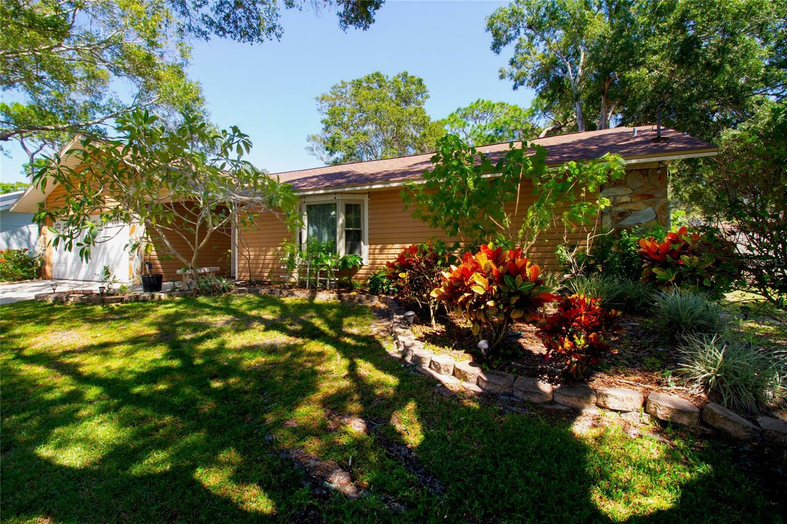 Property Photo: 2007 Golf View Drive FL 34698