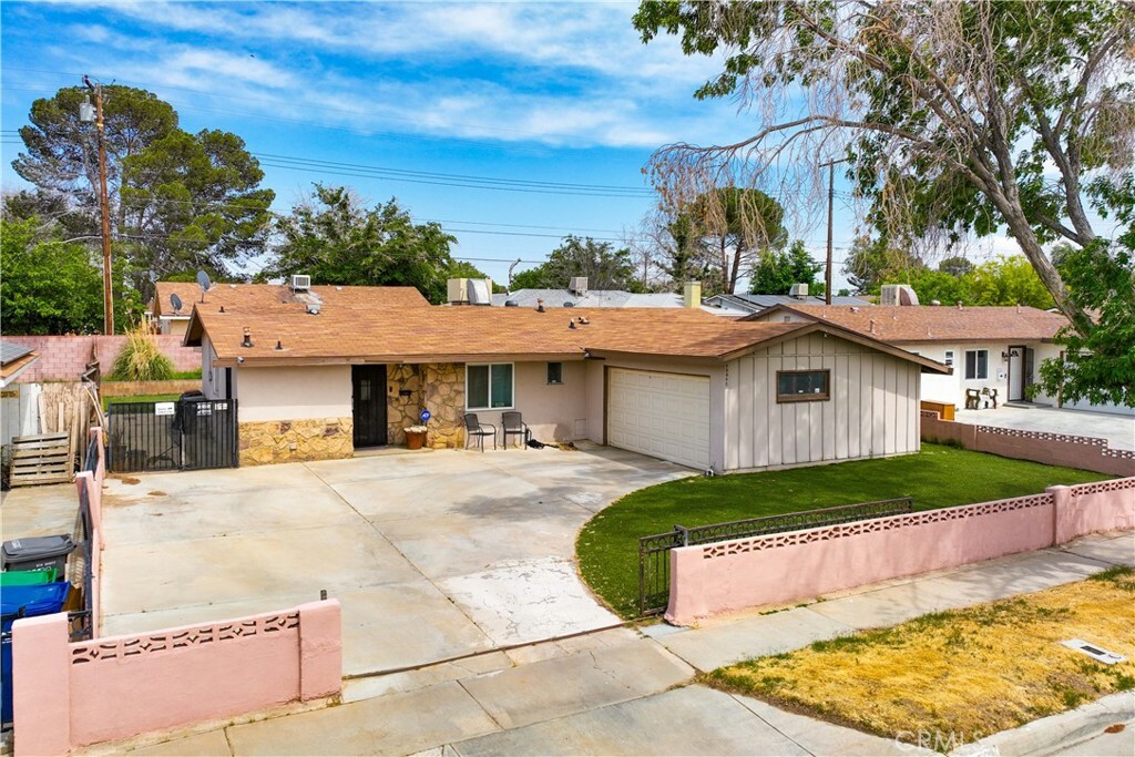 Property Photo:  45542 5th Street E  CA 93535 