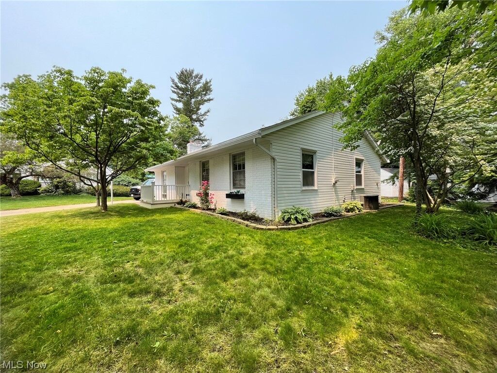 Property Photo: 202 Freer Court OH 44805