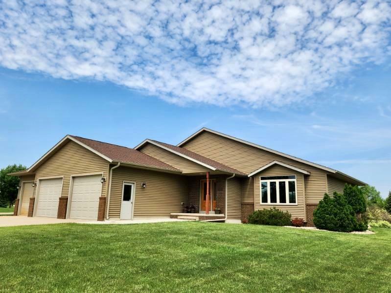 Property Photo: 208 Prairieview Court MN 56258