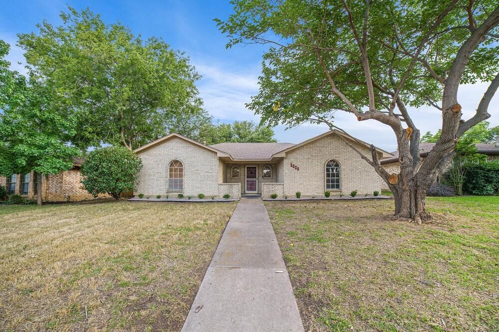Property Photo: 1608 San Antone Lane TX 75077