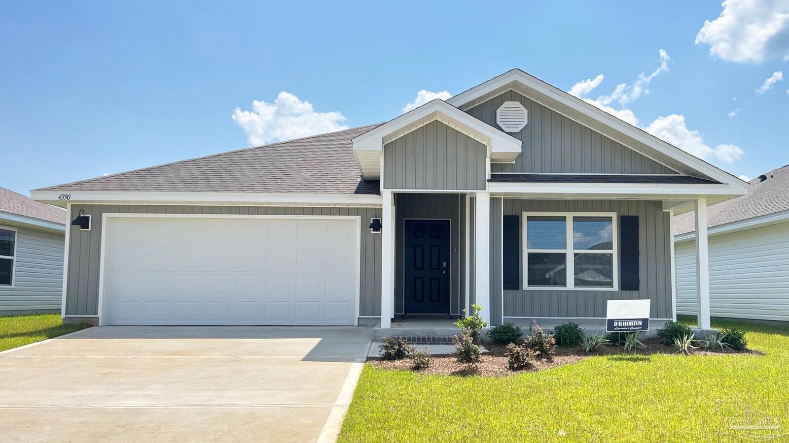 Property Photo:  4390 Redbay Ct  FL 32571 