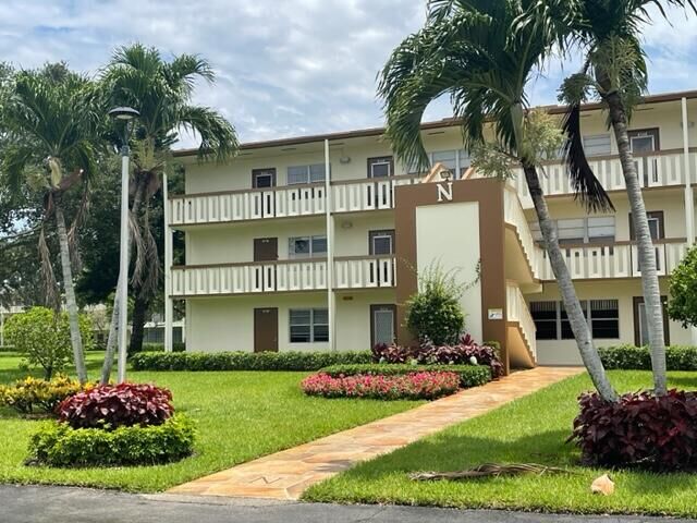 Property Photo: 575 Mansfield N FL 33434