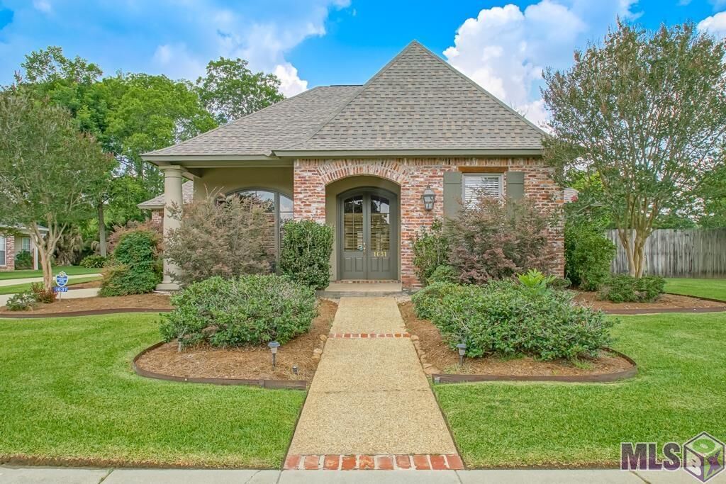 Property Photo:  1631 Notting Hill Dr  LA 70810 