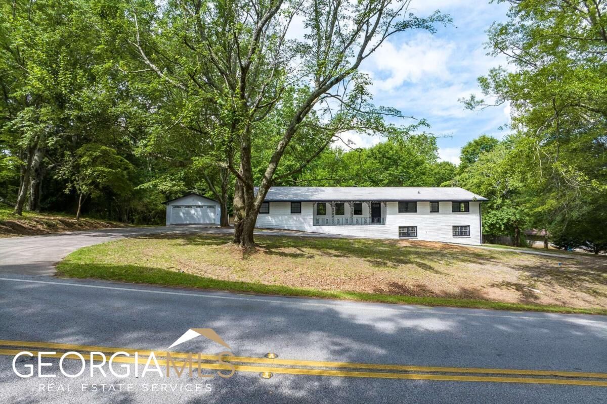 Property Photo:  2083 Parkwood Road  GA 30078 