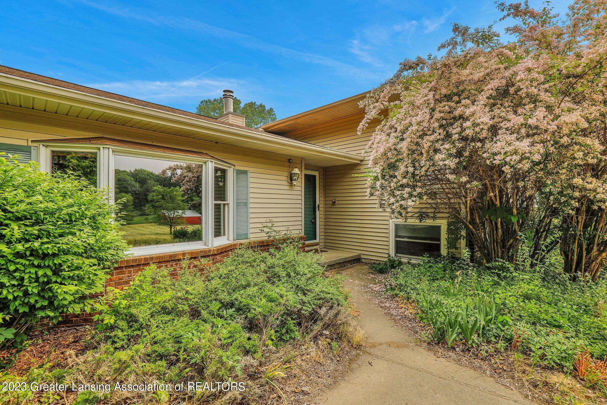 Property Photo: 886 W Dansville Road MI 48854