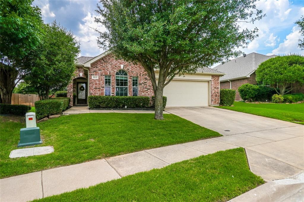 Property Photo: 2612 Sandcherry Drive TX 76244
