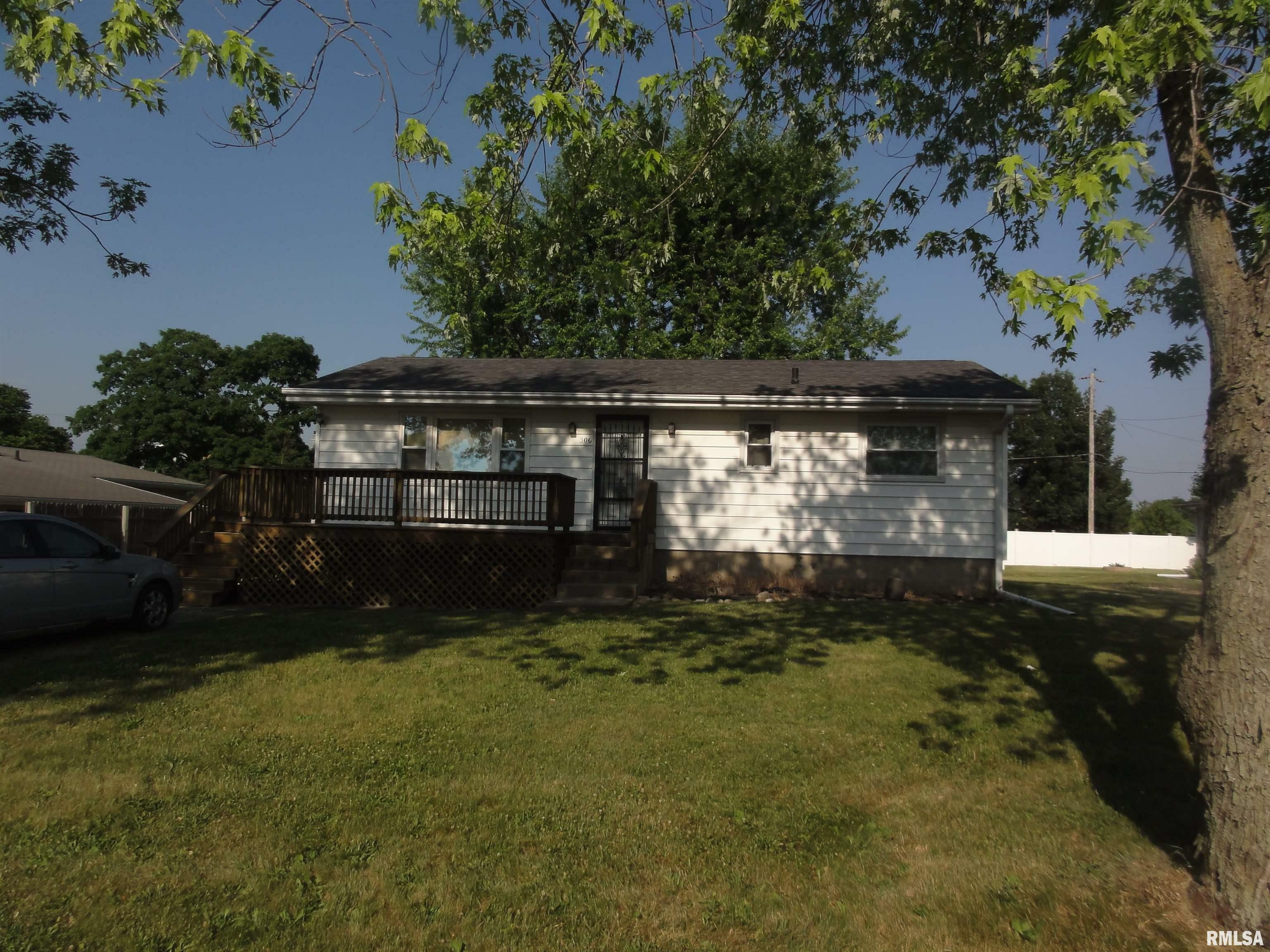 Property Photo: 306 Maplewood Boulevard IL 61525