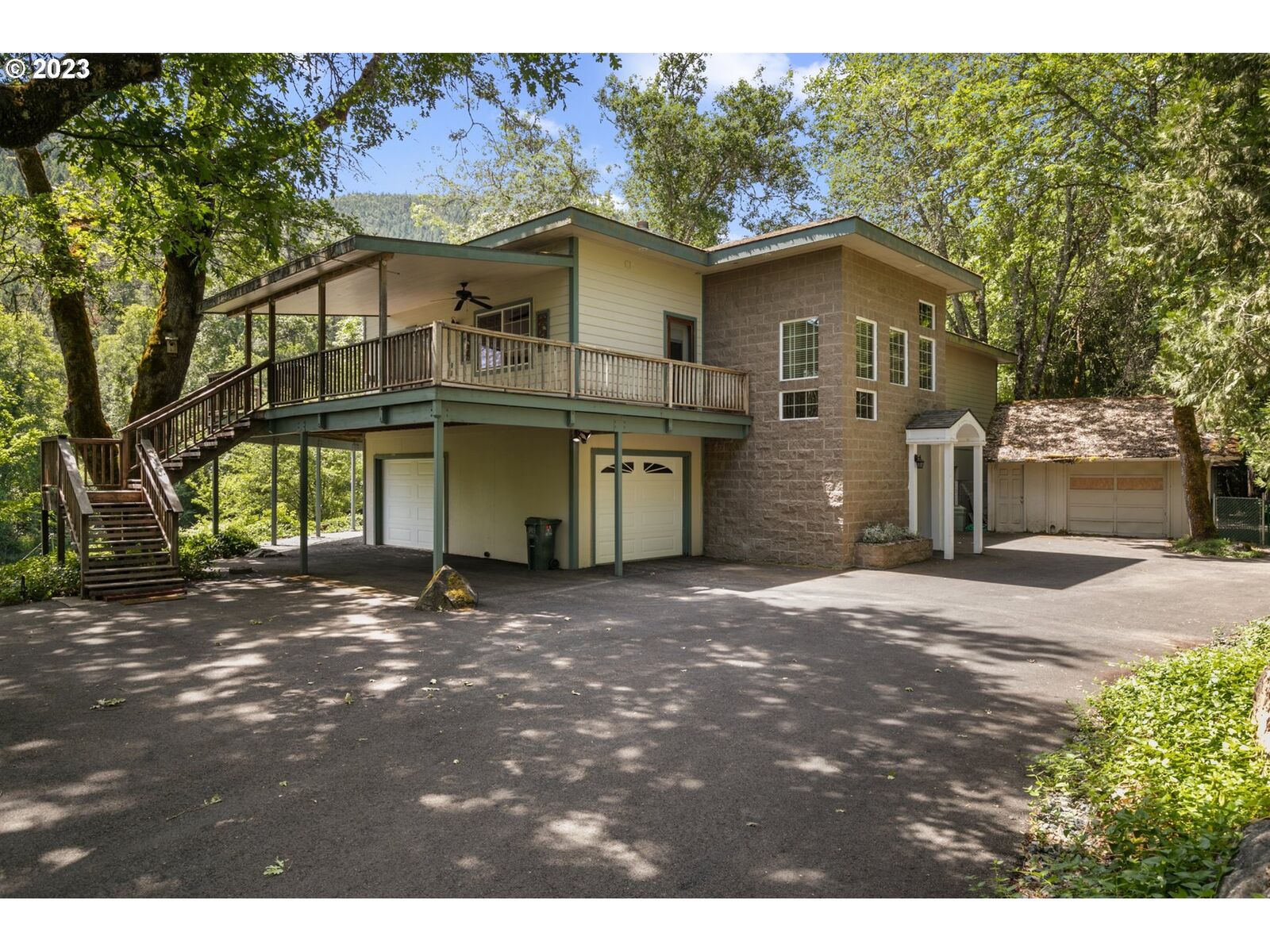 House for sale in Grants Pass 1395 Fish Hatchery Rd, Grants Pass, OR 97527