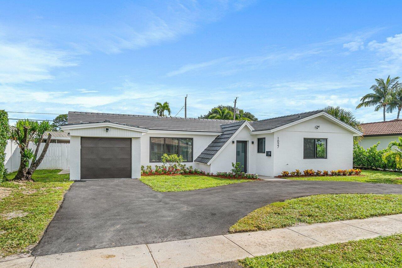 Property Photo:  1027 SW 3rd Street  FL 33486 