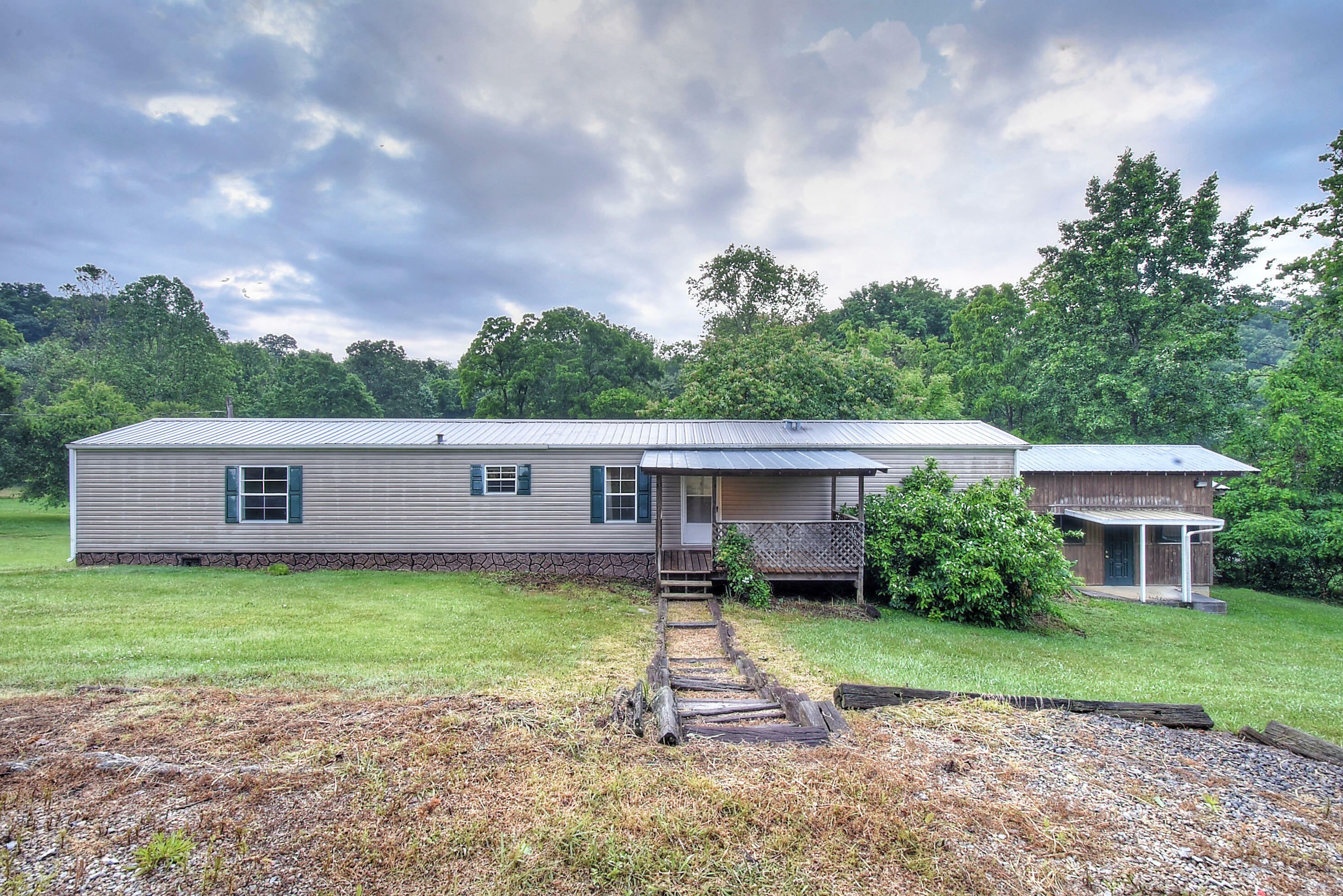 Property Photo:  120 Lovegrove Lane  TN 37690 