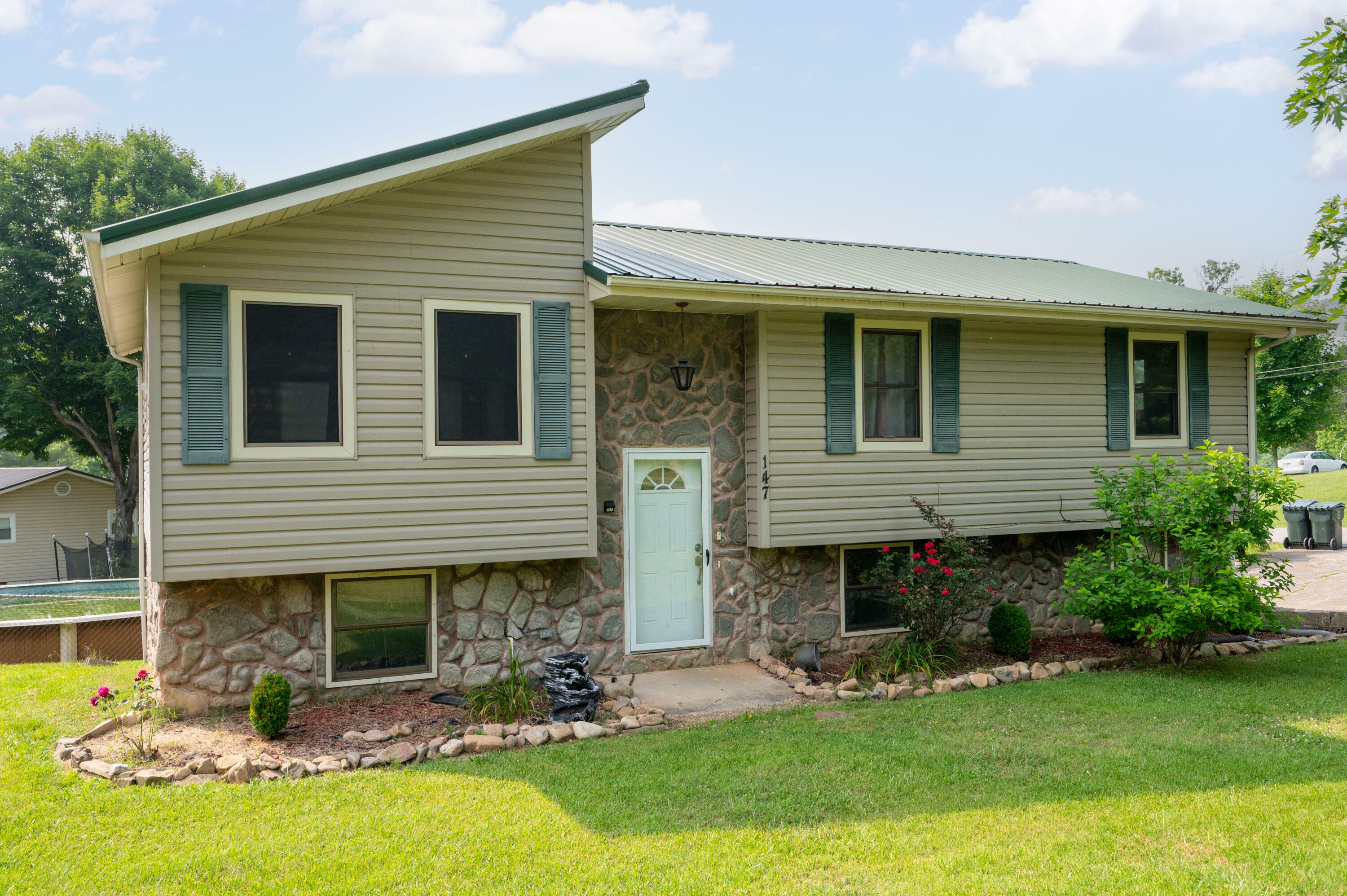 Property Photo:  147 Hillcrest Circle  TN 37659 