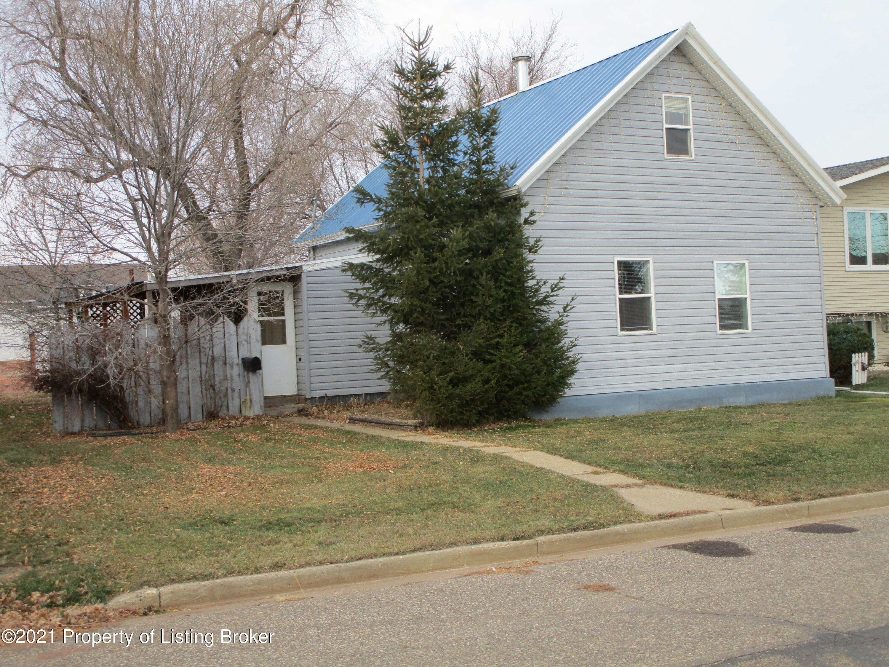 Property Photo:  209 D Street S  ND 58631 