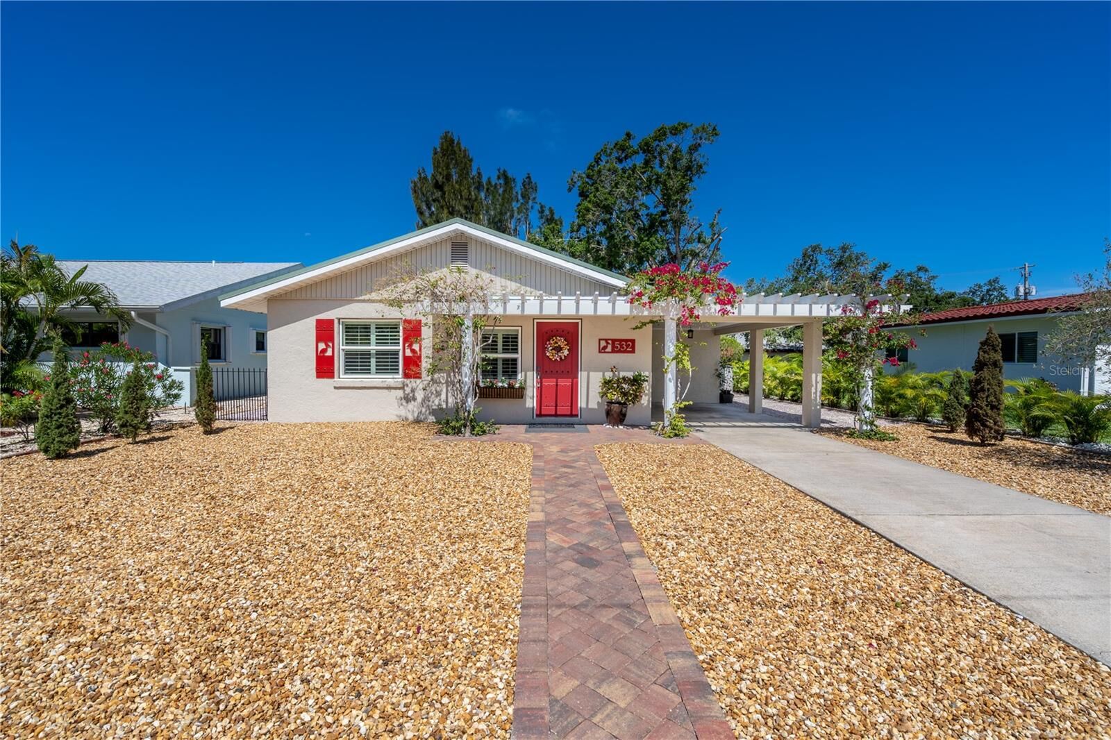 Property Photo:  532 Riviera Street  FL 34285 