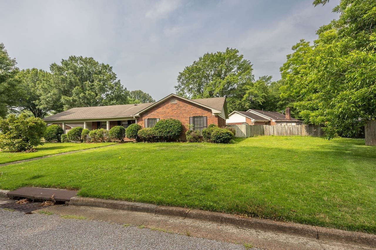 Property Photo: 1255 Verlington Dr TN 38017