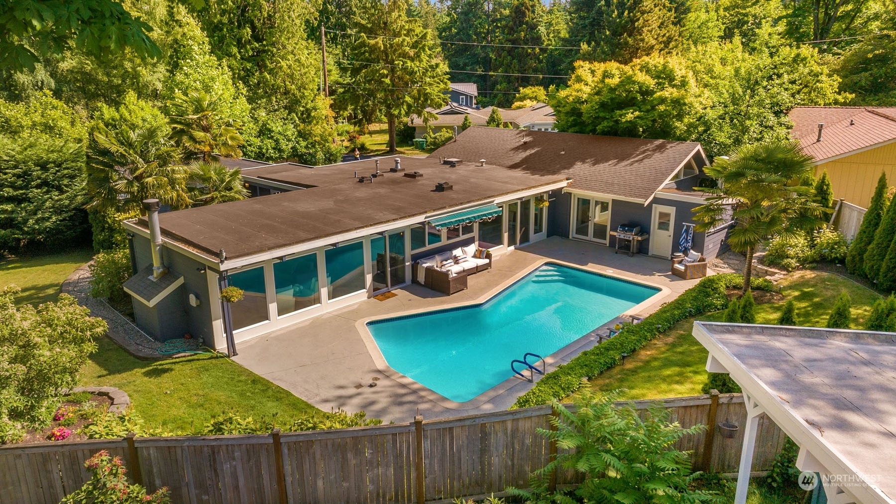 Property Photo:  8818 SE 62nd Street  WA 98040 