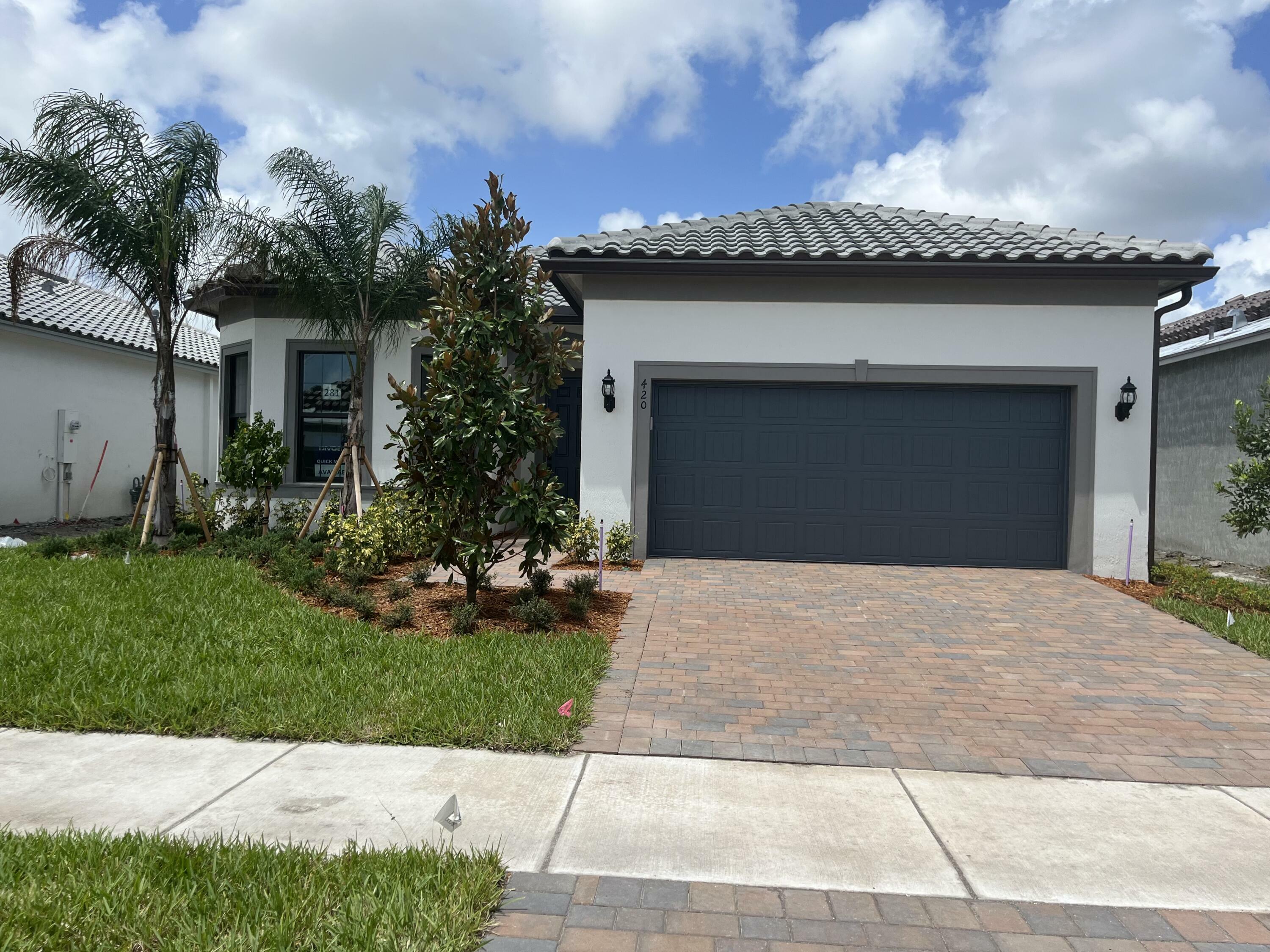 Property Photo: 420 SE Donnell Street 281 FL 34984