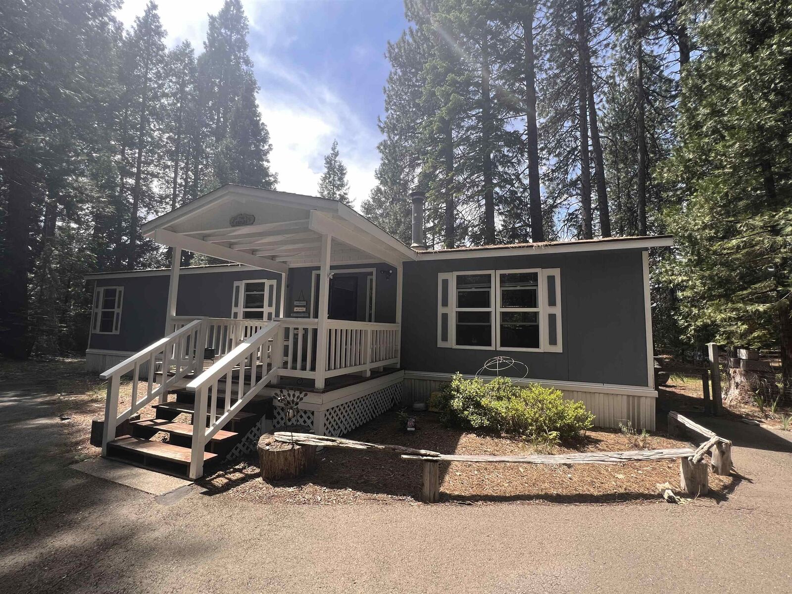 Property Photo: 1305 Pine Grove Dr CA 96067