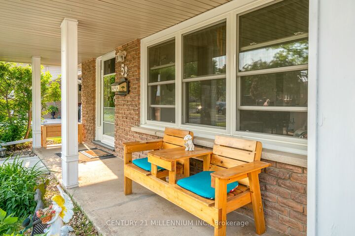 Property Photo: 52 Woodgate Dr ON L3C 3H6
