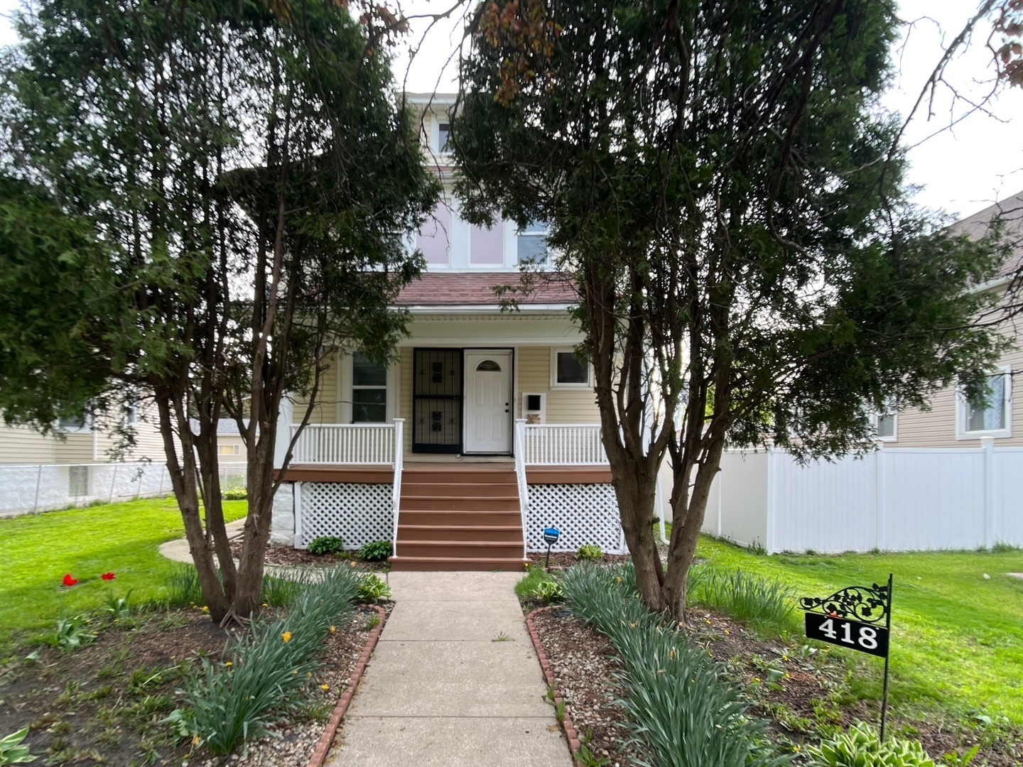 Property Photo: 418 S 15th Avenue IL 60153