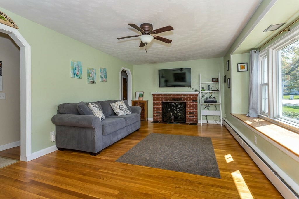 Property Photo:  286 Shrewsbury St  MA 01520 