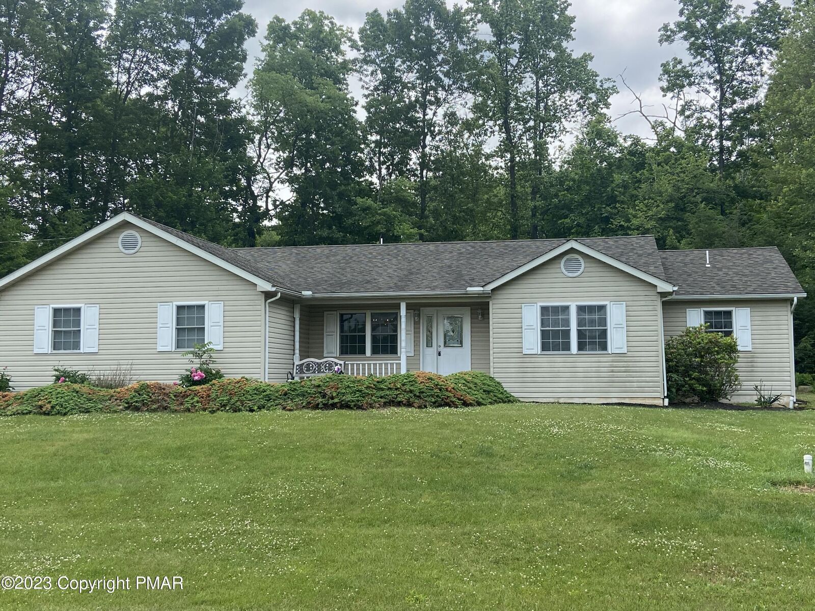 Property Photo:  2041 Lake Minsi Drive  PA 18013 