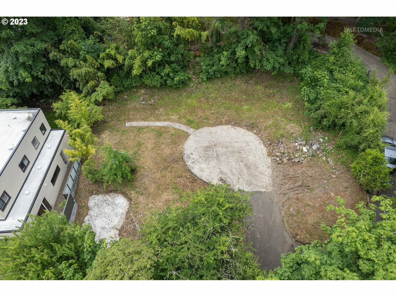 Property Photo: 26 SW Abernethy St OR 97239