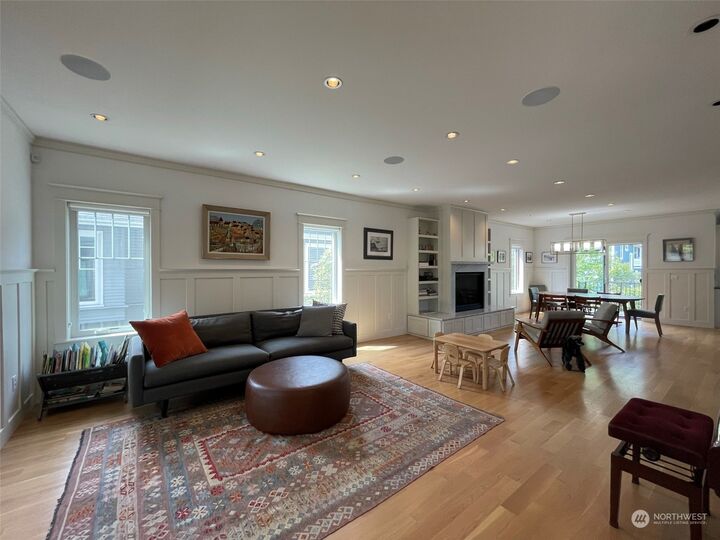 Property Photo:  2565 9th Avenue W  WA 98119 