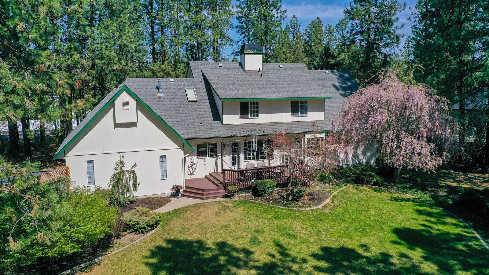 Property Photo: 12518 W Eaglewood Ct WA 99026