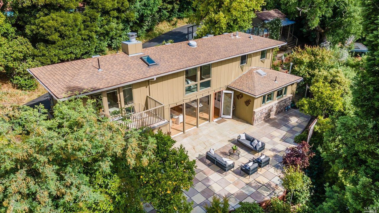 Property Photo: 14 Villa Court CA 94904
