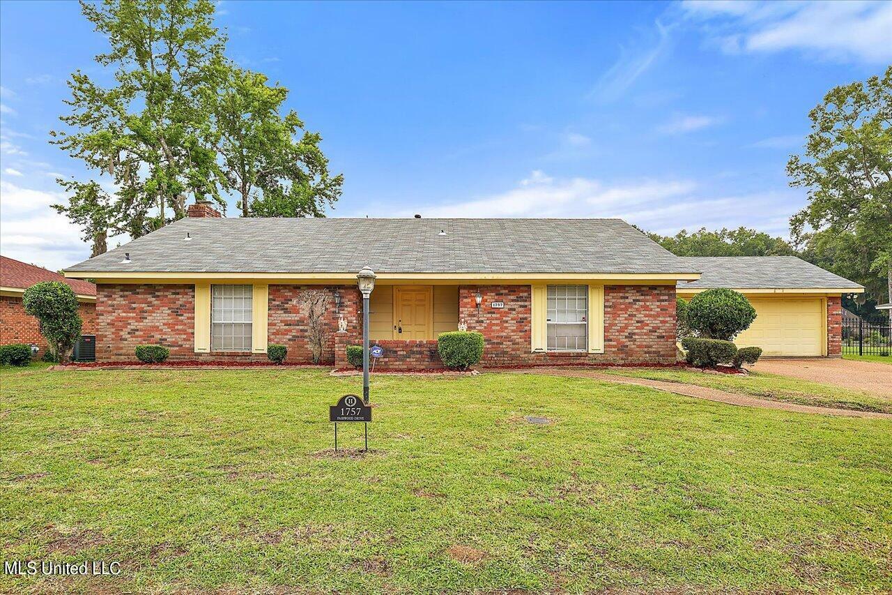 Property Photo:  1757 Fairwood Drive  MS 39213 