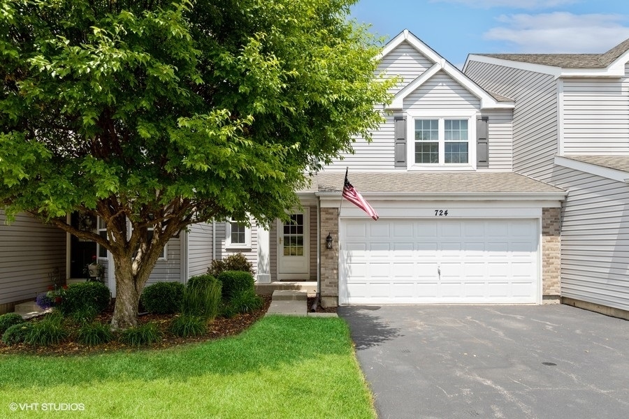Property Photo: 724 Silk Oak Lane 724 IL 60014