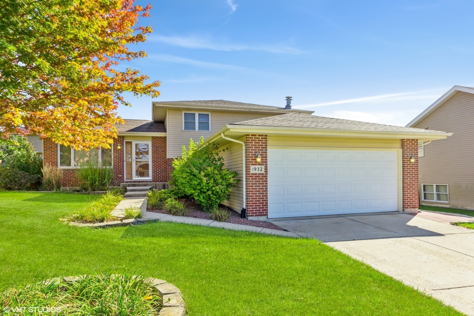 Property Photo: 1932 Connie Drive IL 60403
