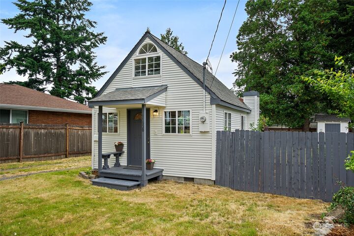 Property Photo:  11038 3rd Avenue S  WA 98168 