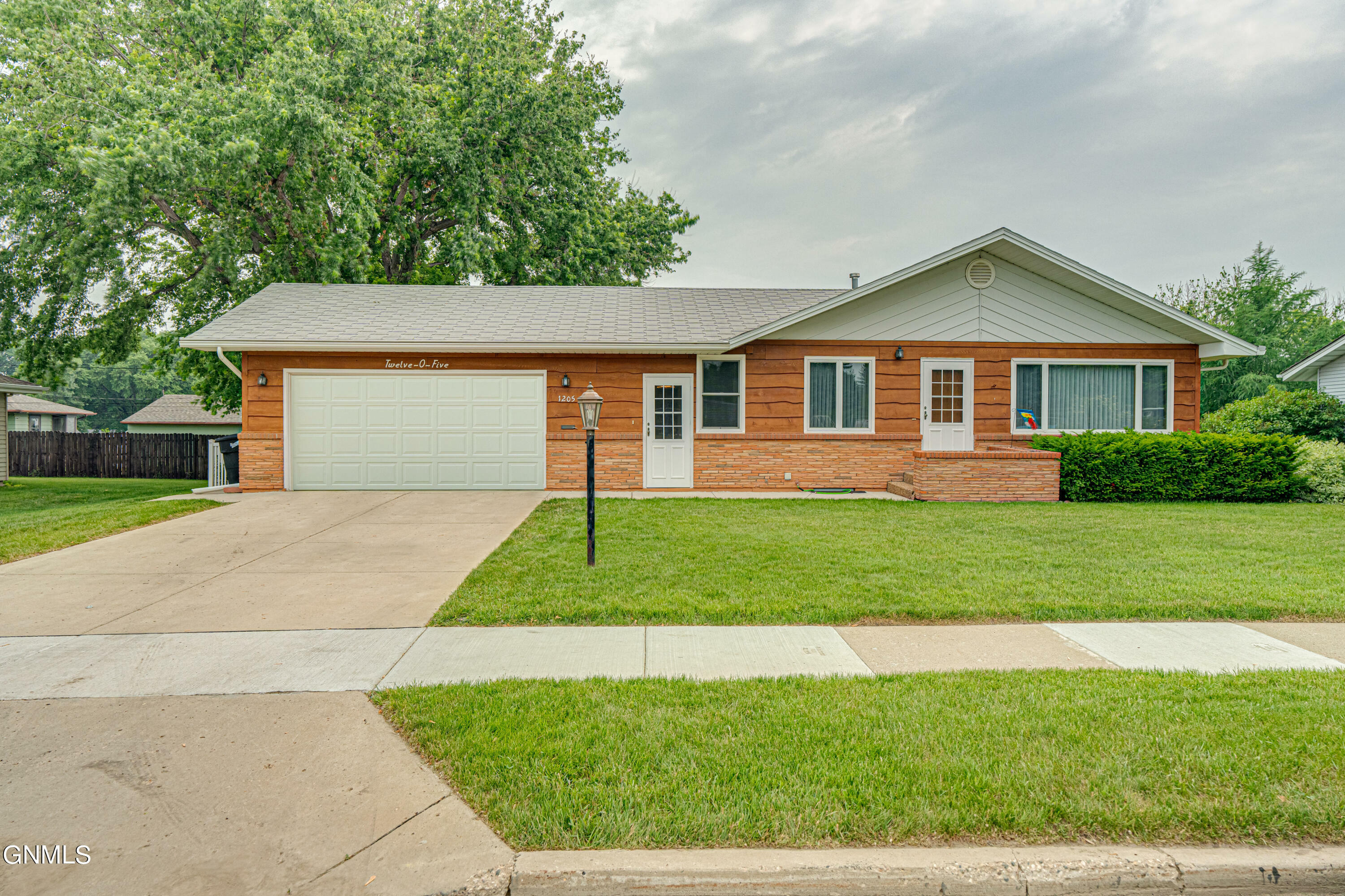 Property Photo:  1205 Prairie Drive  ND 58501 