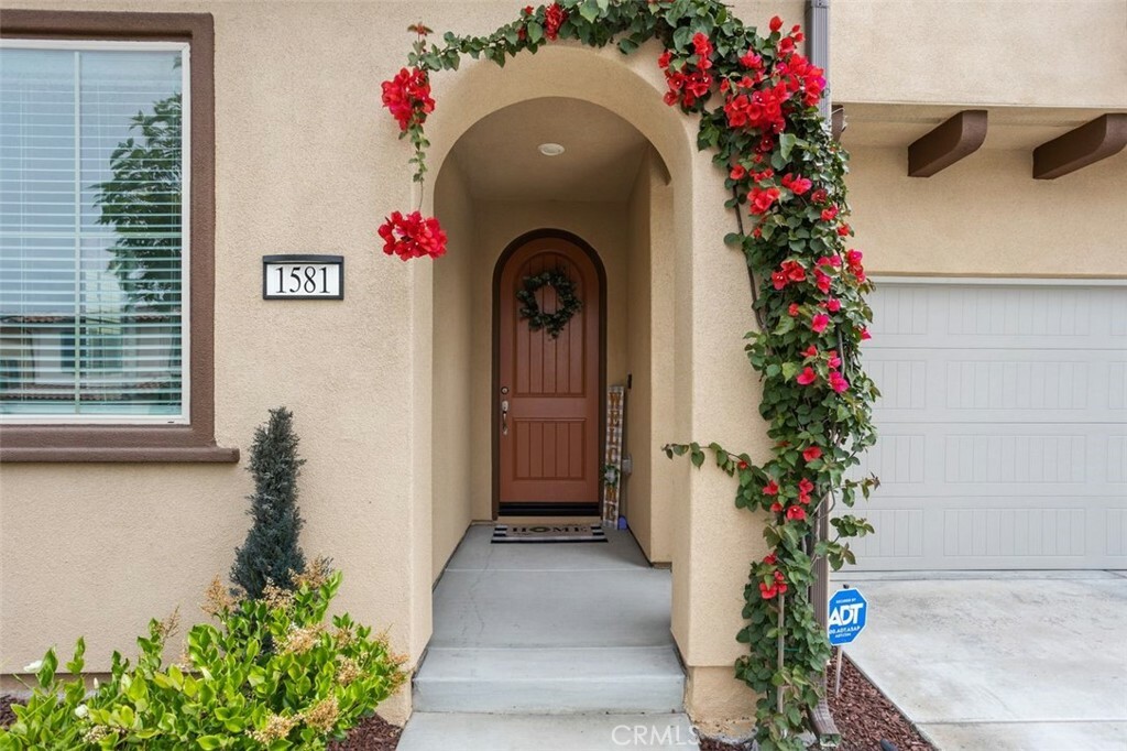 Property Photo: 1581 Wildgrove Way CA 92081